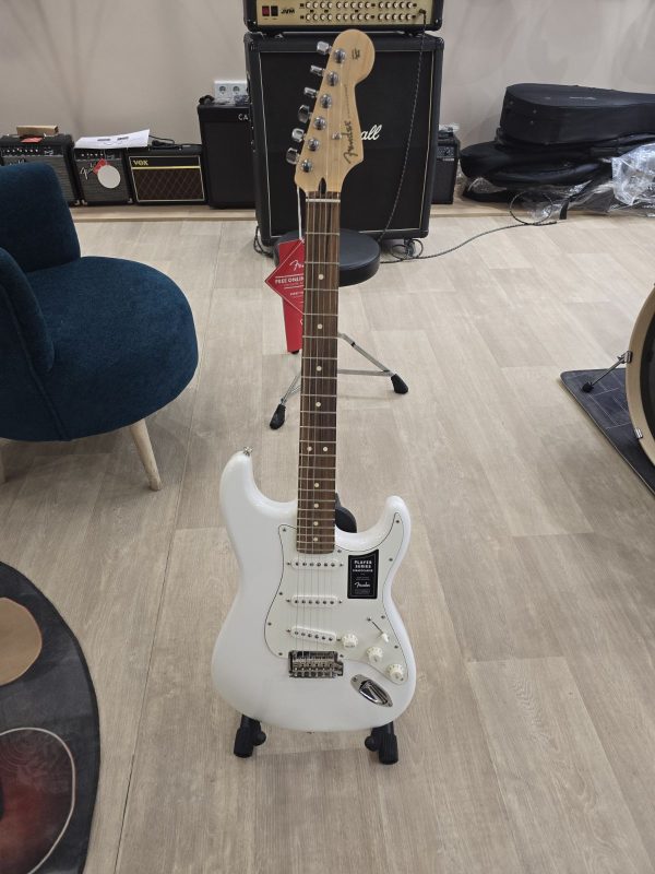 Fender Player Stratocaster, Pau Ferro Fingerboard, Polar White Električna gitara - Image 5